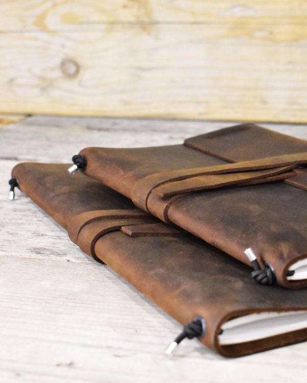 Distressed Leather Sketchbook Cover A5 - Mishnóc