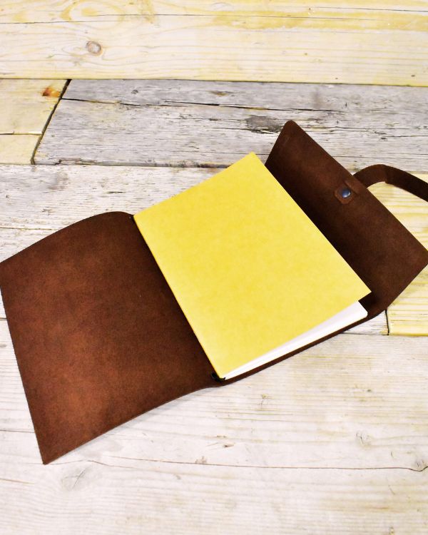 Distressed Leather Sketchbook Cover A5 - Mishnóc
