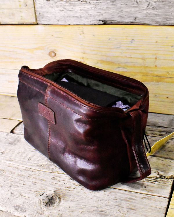 Fian Leather Washbag by 1847