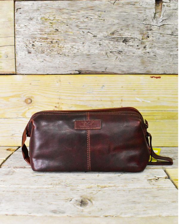 Fian Leather Washbag by 1847